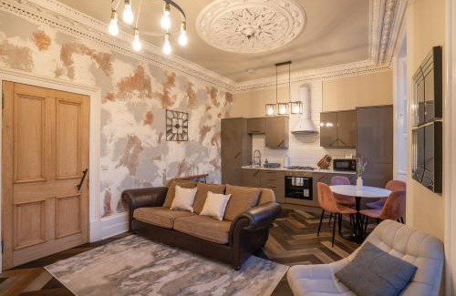 Arniston Apartment | Stylish 2 Bed Flat-Free Parking