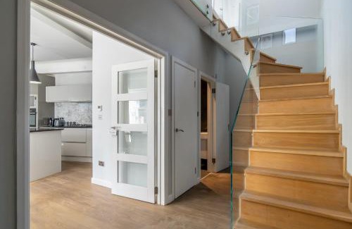 Cantelowes Apartment | Stylish 2-Bed Home in Camden Special Price Due to Maintenance Road Works Nearby