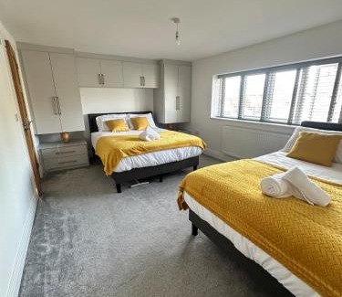 Woking Apartment | Stylish 2 Bed Room 2 Bath Apartment Free Parking