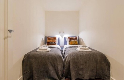 Dapperbuurt Apartment | Stylish 2-Bedroom Apt close to Oosterpark (4pax)