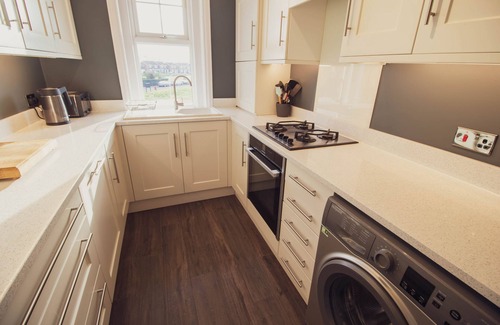 Seaford Apartment | Stylish 2 bedroom apartment with full modern amenities.