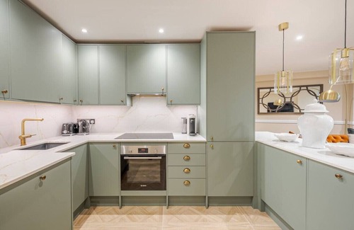 Turnham Green Apartment | Stylish 2-Bedroom Apartment in the heart of Chiswick, London
