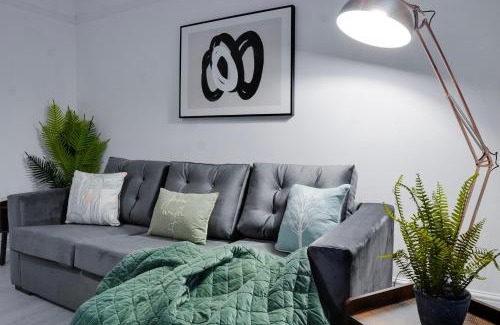 Birkenhead Apartment | Stylish 2 bedroom flat - 15 minutes to Liverpool City Centre