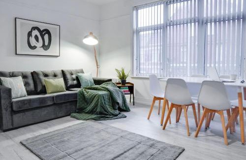 Birkenhead Apartment | Stylish 2 bedroom flat - 15 minutes to Liverpool City Centre