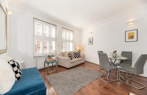 Royal Borough of Kensington and Chelsea Apartment | Stylish 2-Bedroom Getaway in Londons Central Hub in the Heart of Kensington High Street