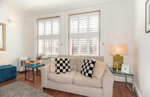 Royal Borough of Kensington and Chelsea Apartment | Stylish 2-Bedroom Getaway in Londons Central Hub in the Heart of Kensington High Street