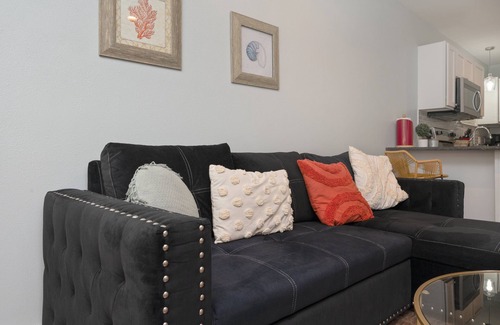 South Pensacola Apartment | Stylish 2 bedroom home close 2 Dtown, NAS, and BCH