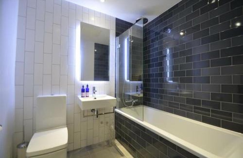 Docklands Apartment | Stylish 2 bedroom Located in royal wharf