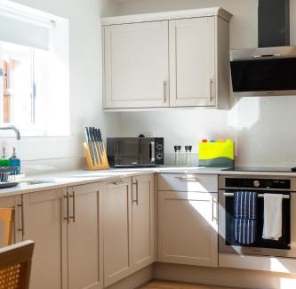 Rothley Apartment | Stylish 2-Bedroom Stay with All Comforts of Home # 2
