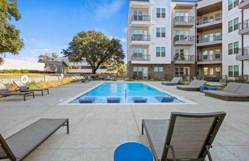 Far North Dallas Apartment | Stylish 2BR Apartment, Near Galleria Dallas, Free Parking, Gym & Pool