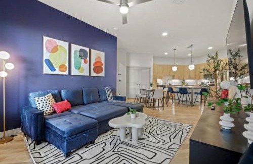 Far North Dallas Apartment | Stylish 2BR Apartment, Near Galleria Dallas, Free Parking, Gym & Pool
