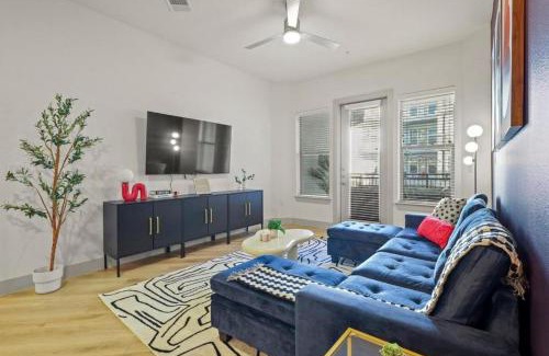 Far North Dallas Apartment | Stylish 2BR Apartment, Near Galleria Dallas, Free Parking, Gym & Pool