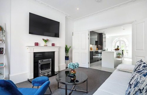 Kings Cross St. Pancras Apartment | Stylish 2BR APT w/Garden by St Pancras International