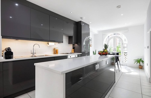Kings Cross St. Pancras Apartment | Stylish 2BR APT w/Garden by St Pancras International