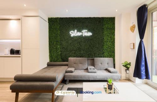 Royal Docks Apartment | Stylish 2BR By DLuxoria Short Lets & Serviced Accommodation Greater London With Pet Friendly, Free WiFi & Free Parking