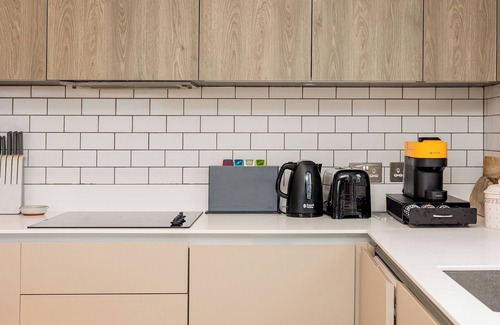 Turnham Green Apartment | Stylish 2BR flat, 6 min Chiswick Park tube