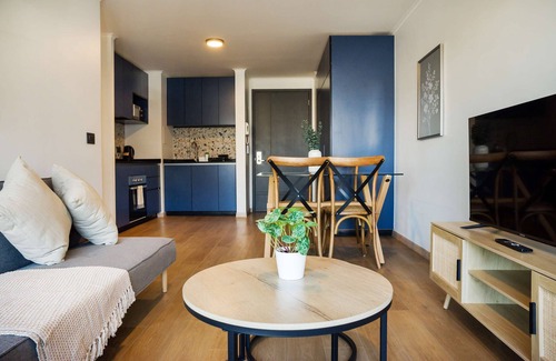 Apoquindo Apartment | Stylish 2BR Flat for 5 in Lively Las Condes Oasis