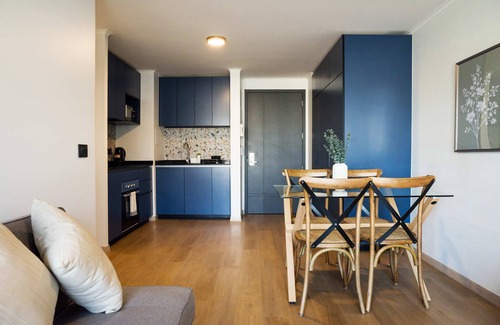 Apoquindo Apartment | Stylish 2BR Flat for 5 in Lively Las Condes Oasis