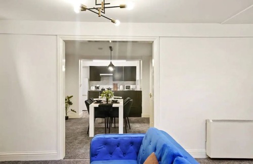 Gravesend Apartment | Stylish 2BR Luxury Retreat with 65" Smart TV