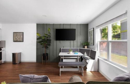 South Lamar Apartment | Stylish 2BR Oasis with Private Patio - Sleeps 8