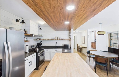 West Town Apartment | Stylish 2BR | Patio Oasis & Free Parking