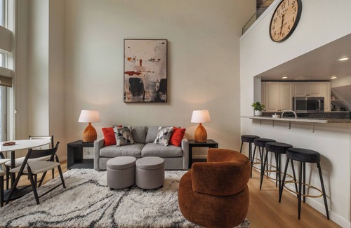 Belltown Condo | Stylish 2BR Penthouse with Parking & Pool!