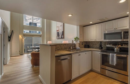 Belltown Condo | Stylish 2BR Penthouse with Parking & Pool!