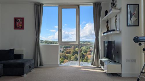 Hemel Hempstead Apartment | Stylish 2BR Serviced Apartment by Ellbee Apartments