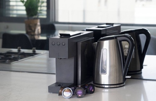 Bondi Beach Apartment | Stylish 2BR Top-Level Unit w/Lift near Bondi Beach