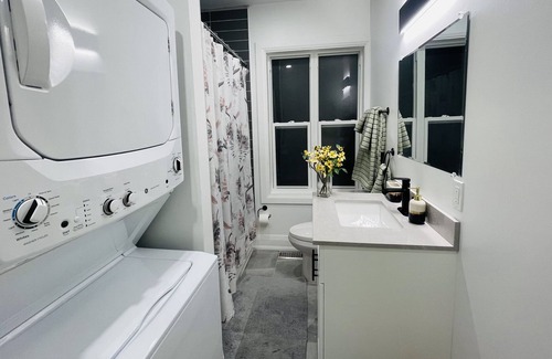 Hamilton Apartment | Stylish 3 BD/2BA in a quiet neighborhood