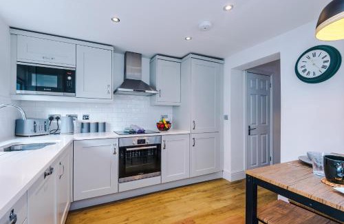 Chester House | Stylish 3-Bed City Centre Home in Chester by 53 Degrees Property, Ideal for Groups, Private Parking!