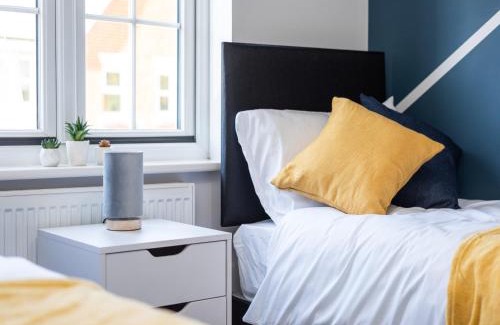 Ashford House | Stylish 3 Bed House For 5- City Central - Free Parking