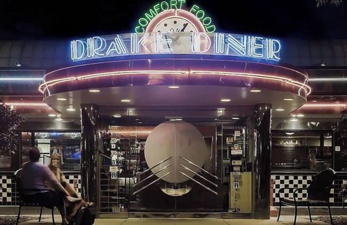 Des Moines House | Stylish 3 Bedroom House near Drake