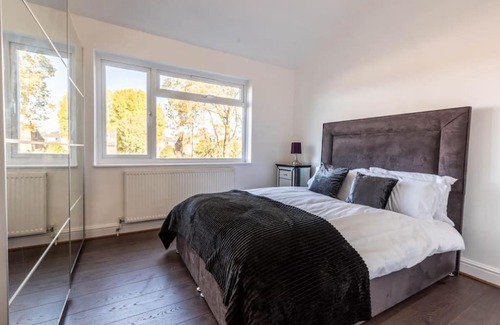 Streatham Hill House | Stylish 3 Bedroom House close to Streatham Hill station