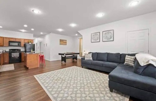 Downtown Indianapolis House | Stylish 3-Bedroom Home with Pool Table, Private Parking, and Prime Location in Downtown Indianapolis