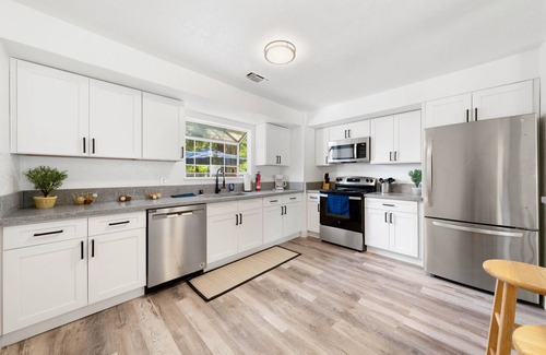 Citrus Heights House | Stylish 3BD/2BA Oasis/Office/Yoga RM/Serene Yard