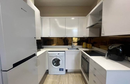 Little Venice Apartment | Stylish 3BR/3BA Flat w/lift - Maida Vale