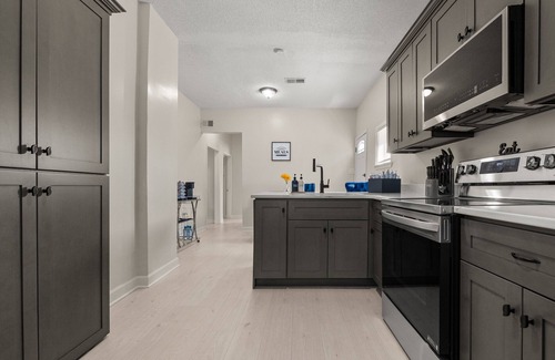 Memphis House | Stylish 3BR Home Fast Wi-Fi 12 Min to Airport 15 Min to Nightlife & Music