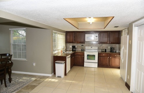 Plano House | 🏡 Stylish 3BR Home in Plano with Backyard & Garage – Perfect Family Getaway!