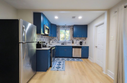 Lithonia House | Stylish 40s era, Modern Comforts 3br Home. MTR/Family Friendly. 25 min to ATL