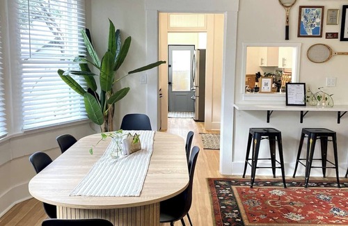 West University House | Stylish 4BR, 2.5BA Fully Renovated- Walk to UofA & 4thAve- Sleeps 8-Pet Friendly