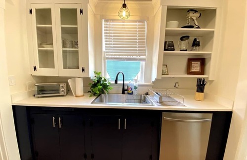 West University House | Stylish 4BR, 2.5BA Fully Renovated- Walk to UofA & 4thAve- Sleeps 8-Pet Friendly