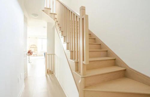 Innisfil House | Stylish 4br Fast Wifi Sleeps 10