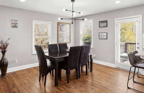 Belvedere Park House | Stylish 5 bedroom 4bath home 10 mins from Downtown Atl