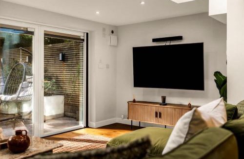 West Kensington Apartment | Stylish 5-Bedroom London Retreat