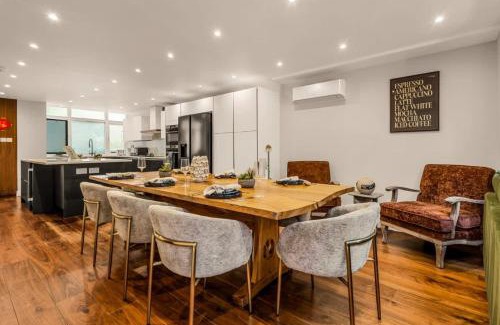 West Kensington Apartment | Stylish 5-Bedroom London Retreat