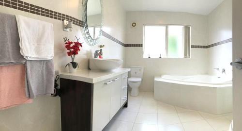 Flat Bush Villa | Stylish 5 Bedroom Property