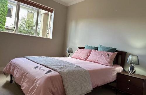 Flat Bush Villa | Stylish 5 Bedroom Property