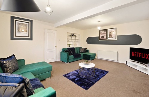 Belluton House | Stylish Abode with Games Room