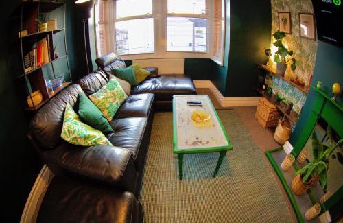 Southend-on-Sea Apartment | Stylish and artistic flat in Southend on Sea